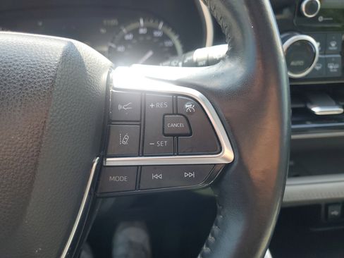 Used 2021 Toyota Highlander XLE image 25