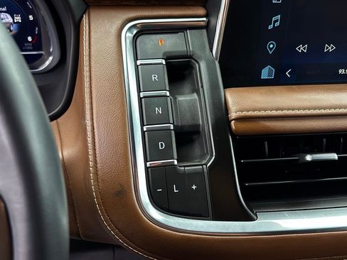 Used 2023 Chevrolet Suburban High Country AWD/4WD image 16