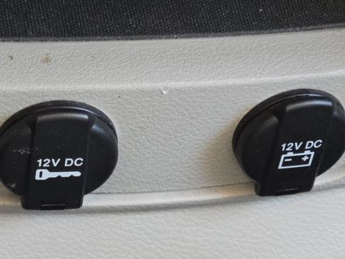 Used 2016 Chrysler Town & Country Touring FWD image 7