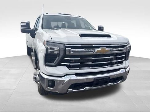 Used 2024 Chevrolet Silverado 3500 LTZ w/ LTZ Convenience Package AWD/4WD image 7