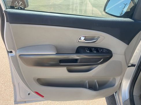 Used 2020 Kia Sedona LX image 11