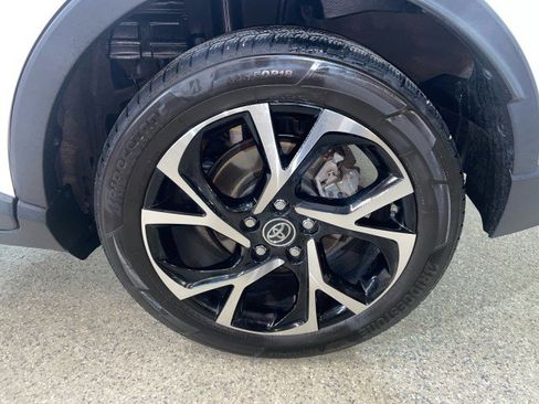 Used 2019 Toyota C-HR XLE image 31