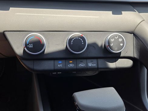 Certified 2025 Hyundai Elantra SE FWD image 20