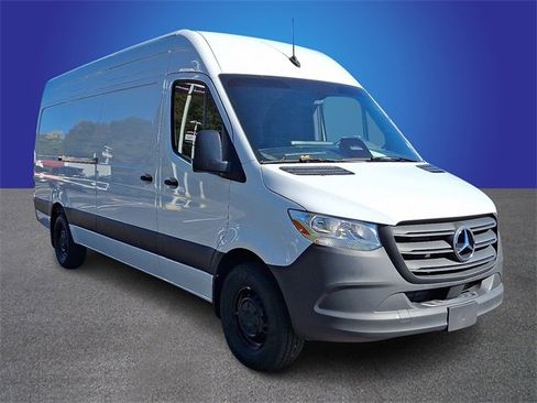Used 2025 Mercedes-Benz Sprinter 2500 image 3