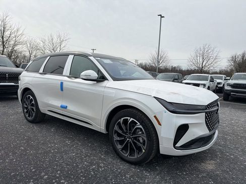 New 2026 Lincoln Nautilus Reserve image 2