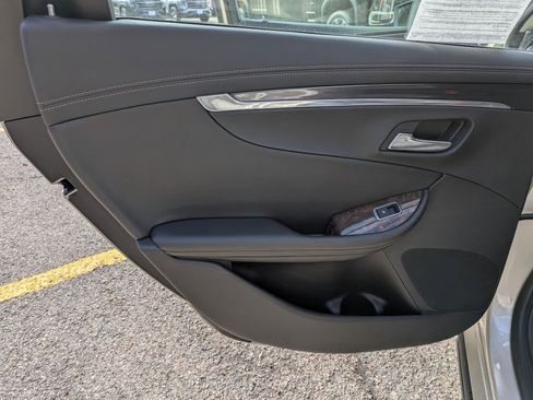 Used 2014 Chevrolet Impala LT w/ Convenience Package FWD image 28