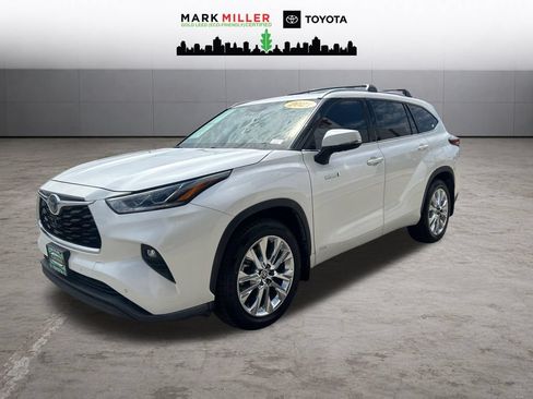 Certified 2021 Toyota Highlander Limited AWD/4WD image 1