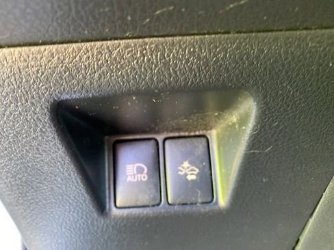 Used 2017 Toyota Yaris L FWD image 23