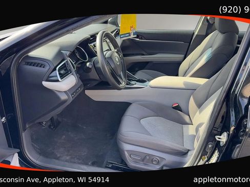 Used 2018 Toyota Camry LE FWD image 12