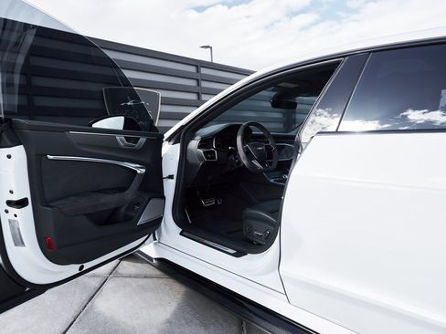 Used 2024 Audi RS 7 Performance w/ Black Optic Package image 31