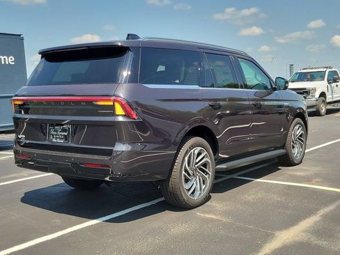 New 2026 Lincoln Navigator Premiere AWD/4WD image 4