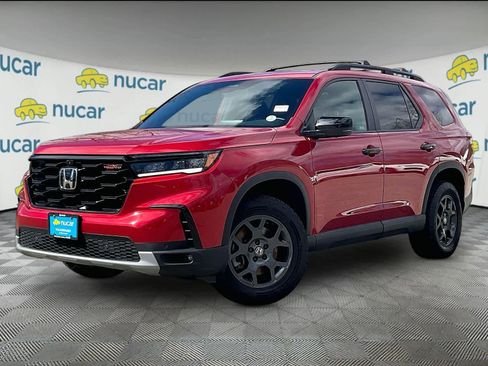 Used 2025 Honda Pilot TrailSport image 3