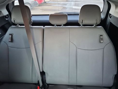 Used 2025 Toyota Sienna XLE image 6