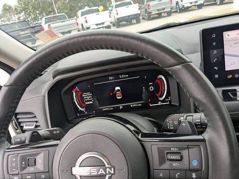 Used 2024 Nissan Rogue SL w/ SL Premium Package image 13