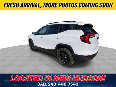 Used 2024 GMC Terrain SLE w/ Driver Convenience Package FWD image 8