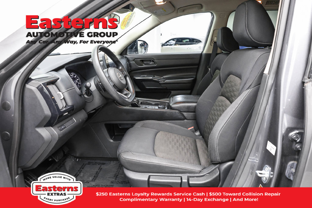 Used 2024 Nissan Pathfinder S AWD/4WD image 15