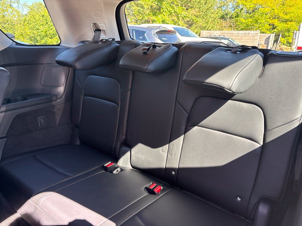 Used 2024 Nissan Pathfinder SL AWD/4WD image 18
