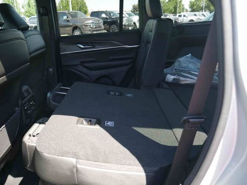 New 2025 Jeep Grand Cherokee Limited image 15