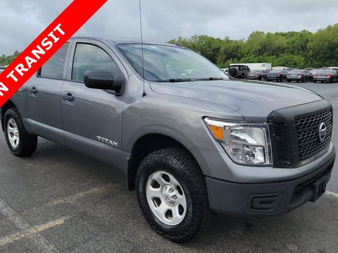 Used 2019 Nissan Titan 4x4 Crew Cab image 3