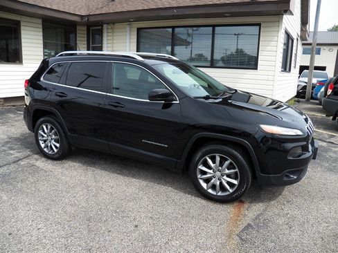 Used 2018 Jeep Cherokee Limited AWD/4WD image 2