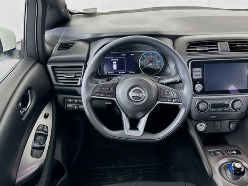 Used 2025 Nissan Leaf S FWD image 18