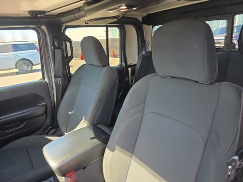 Used 2021 Jeep Gladiator Sport image 14