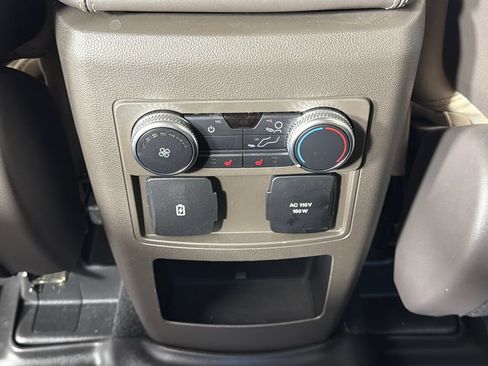 Used 2020 Ford Explorer Platinum w/ Premium Technology Package AWD/4WD image 17