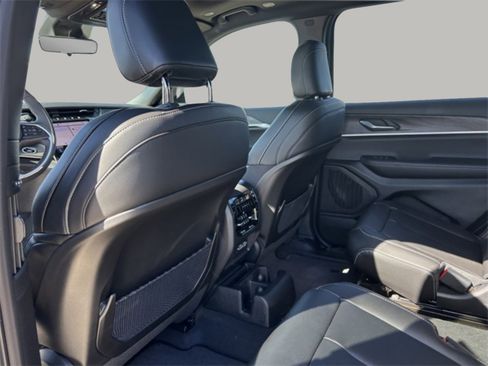 New 2025 Jeep Grand Cherokee L Limited image 25