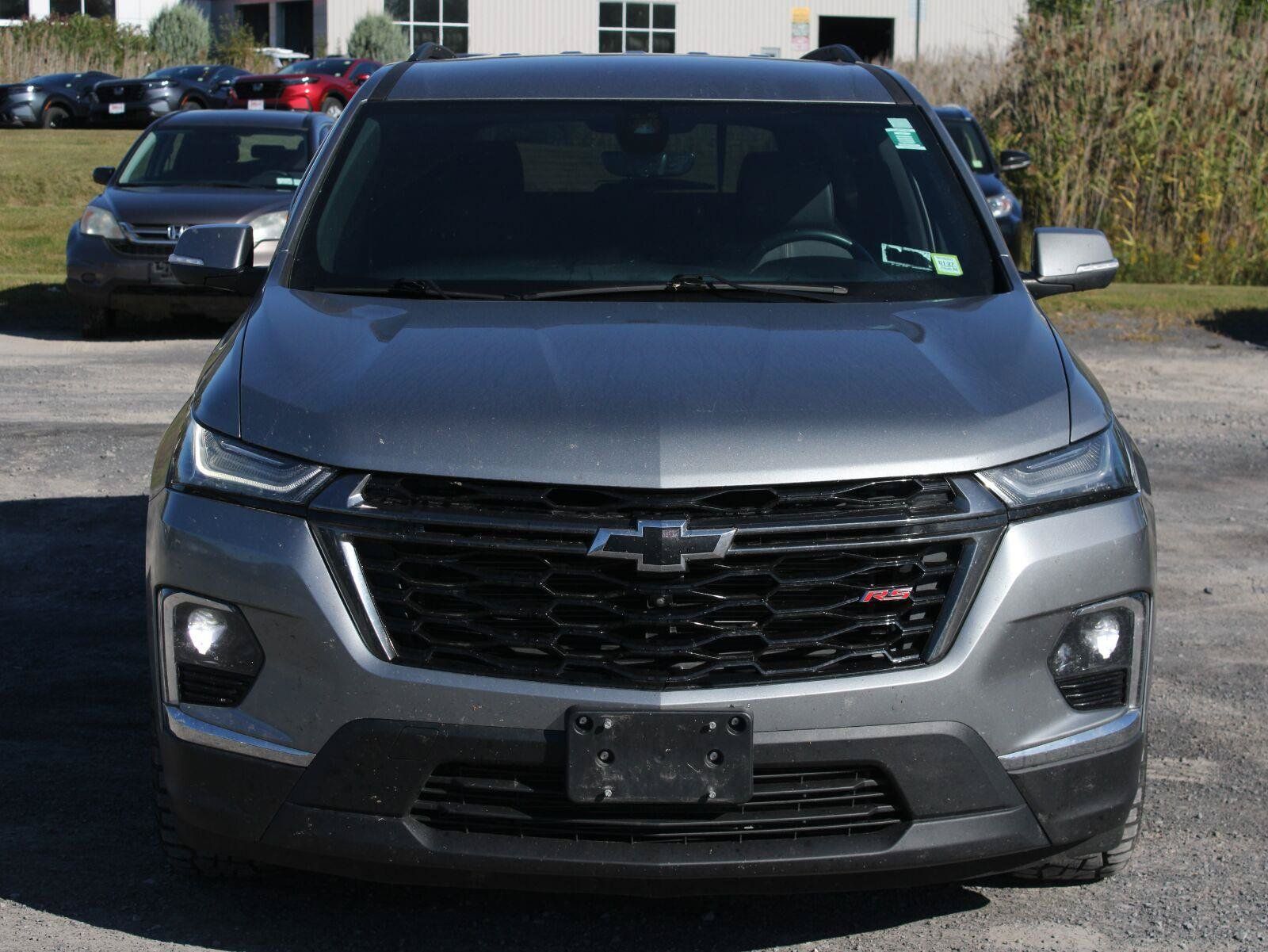 Used 2023 Chevrolet Traverse RS AWD/4WD image 2