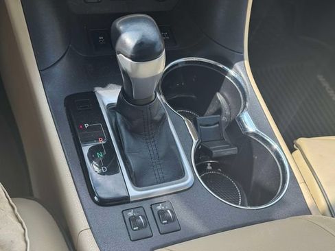 Used 2019 Toyota Highlander XLE AWD/4WD image 37