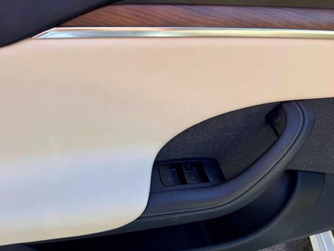 Used 2021 Tesla Model S Plaid image 13