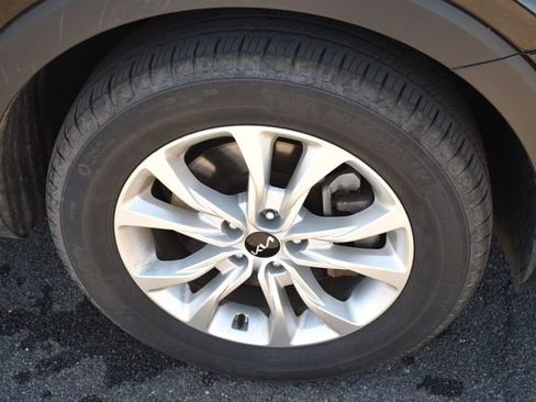 Used 2022 Kia Telluride LX AWD/4WD image 11