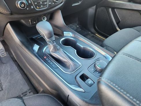 Used 2023 Chevrolet Traverse LT image 28