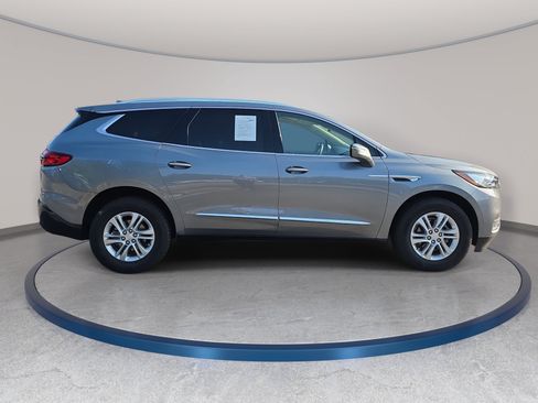 Used 2021 Buick Enclave Essence w/ Sound and Sites Package FWD image 4