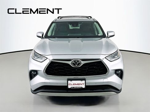 Used 2020 Toyota Highlander Platinum image 3