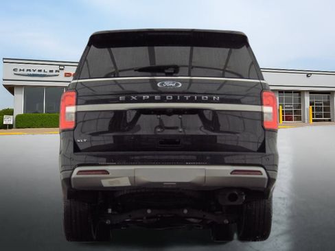 Used 2023 Ford Expedition XLT image 4