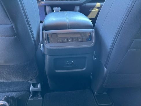 Used 2024 Nissan Pathfinder SV image 19