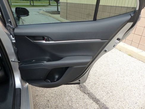 Used 2019 Toyota Camry XSE FWD image 43