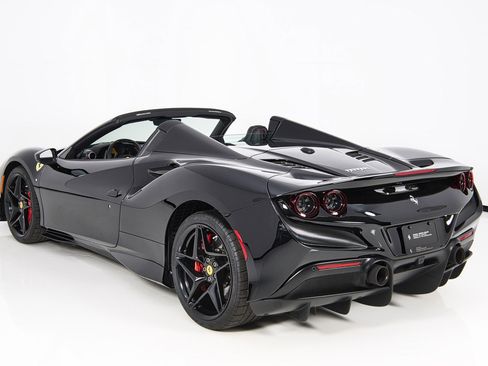 Certified 2021 Ferrari F8 Tributo RWD image 2