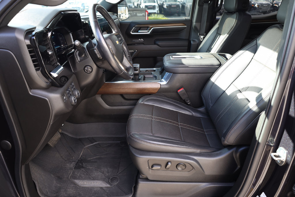Used 2022 Chevrolet Silverado 1500 High Country w/ High Country Premium Package AWD/4WD image 11