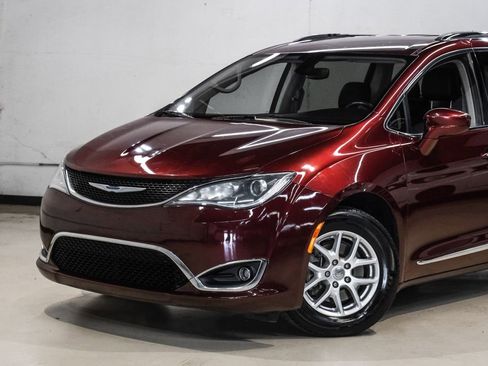 Used 2020 Chrysler Pacifica Touring-L image 5