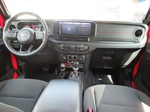 Certified 2025 Jeep Wrangler Unlimited Rubicon w/ Convenience Group AWD/4WD image 12