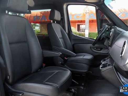 Used 2023 Mercedes-Benz Sprinter 2500 image 36