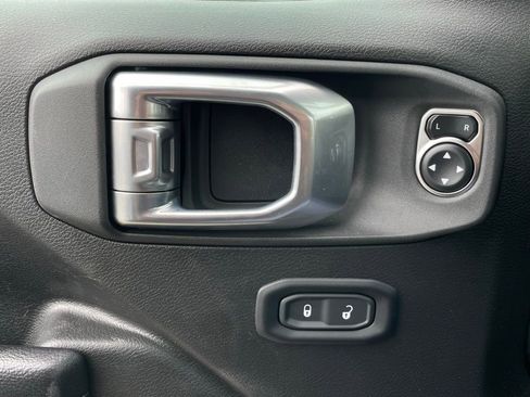 Used 2024 Jeep Wrangler Unlimited Rubicon image 12