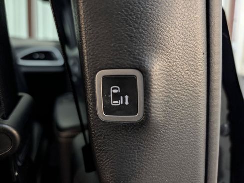 Used 2022 Chrysler Pacifica Touring-L w/ S Appearance Package FWD image 43