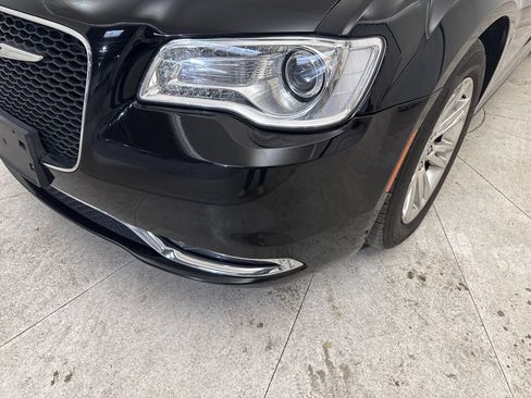Used 2018 Chrysler 300 Touring w/ Driver Convenience Group RWD image 18