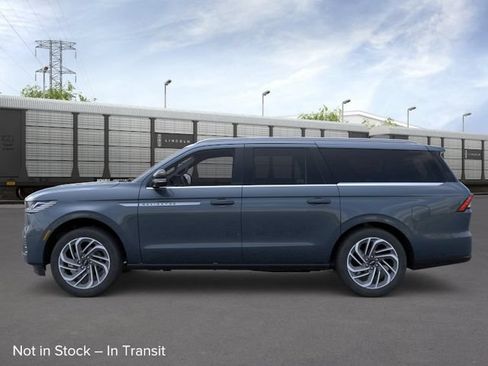 New 2026 Lincoln Navigator L Reserve AWD/4WD image 4