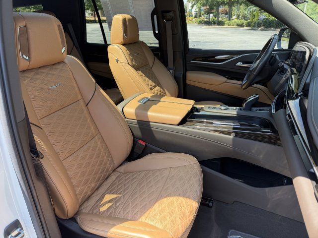 Used 2021 Cadillac Escalade Premium Luxury w/ Performance Package AWD/4WD image 39