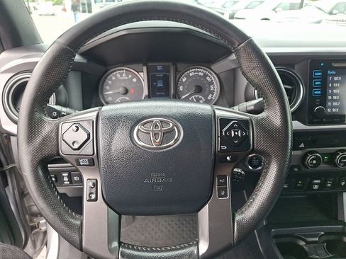 Used 2018 Toyota Tacoma TRD Sport w/ Technology Package AWD/4WD image 20