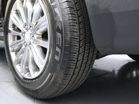 Used 2017 Cadillac XT5 Luxury w/ Driver Awareness Package FWD image 27